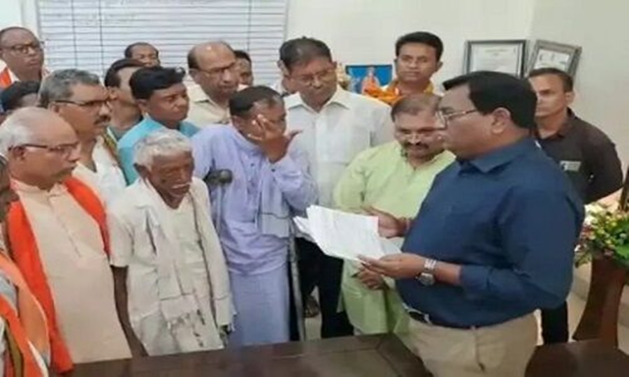 बिरनपुर मामले में 8 भाजपाईयों को नोटिस... जवाब पेश करने दो दिनों की मोहलत... कमिश्नर कावरे को जांच की जिम्मेदारी