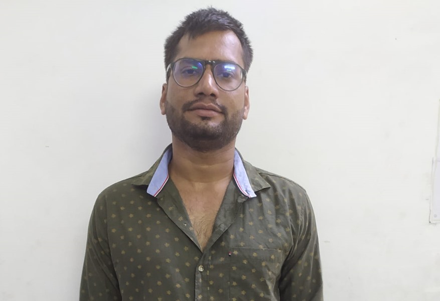खुद को पुलिस अधिकारी बताकर नौकरी लगाने के नाम पर की ठगी, पहुंचा सलाखों के पीछे