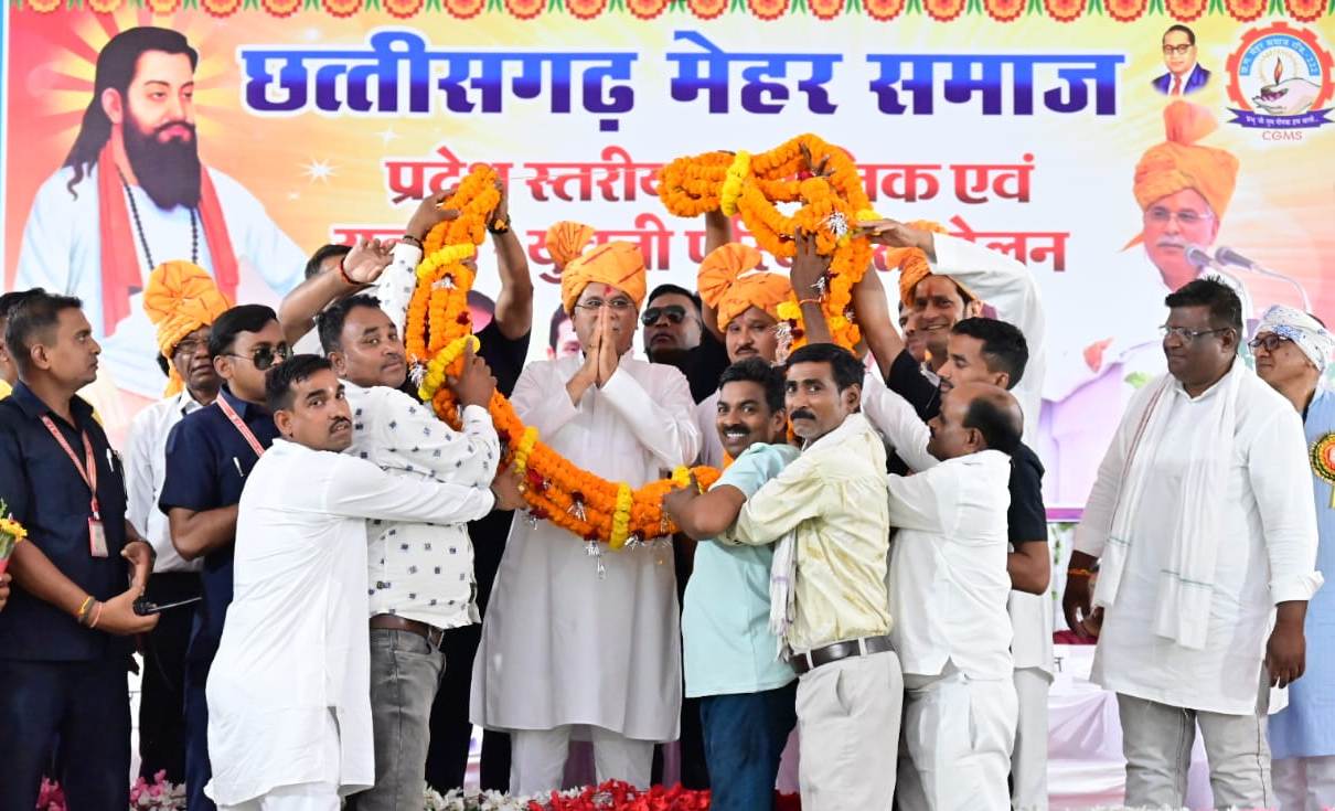  संतों ने लोगों को समानता के साथ जीने का मार्ग बताया,  मेहर समाज के परिचय सम्मेलन में पहुंचे सीएम