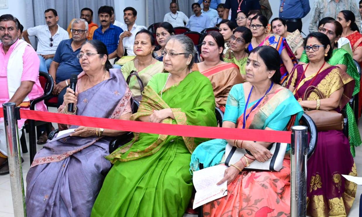 भेंट-मुलाकात: मुख्यमंत्री ने विभिन्न सामाजिक संगठनों के प्रतिनिधिमंडलों से की भेंट