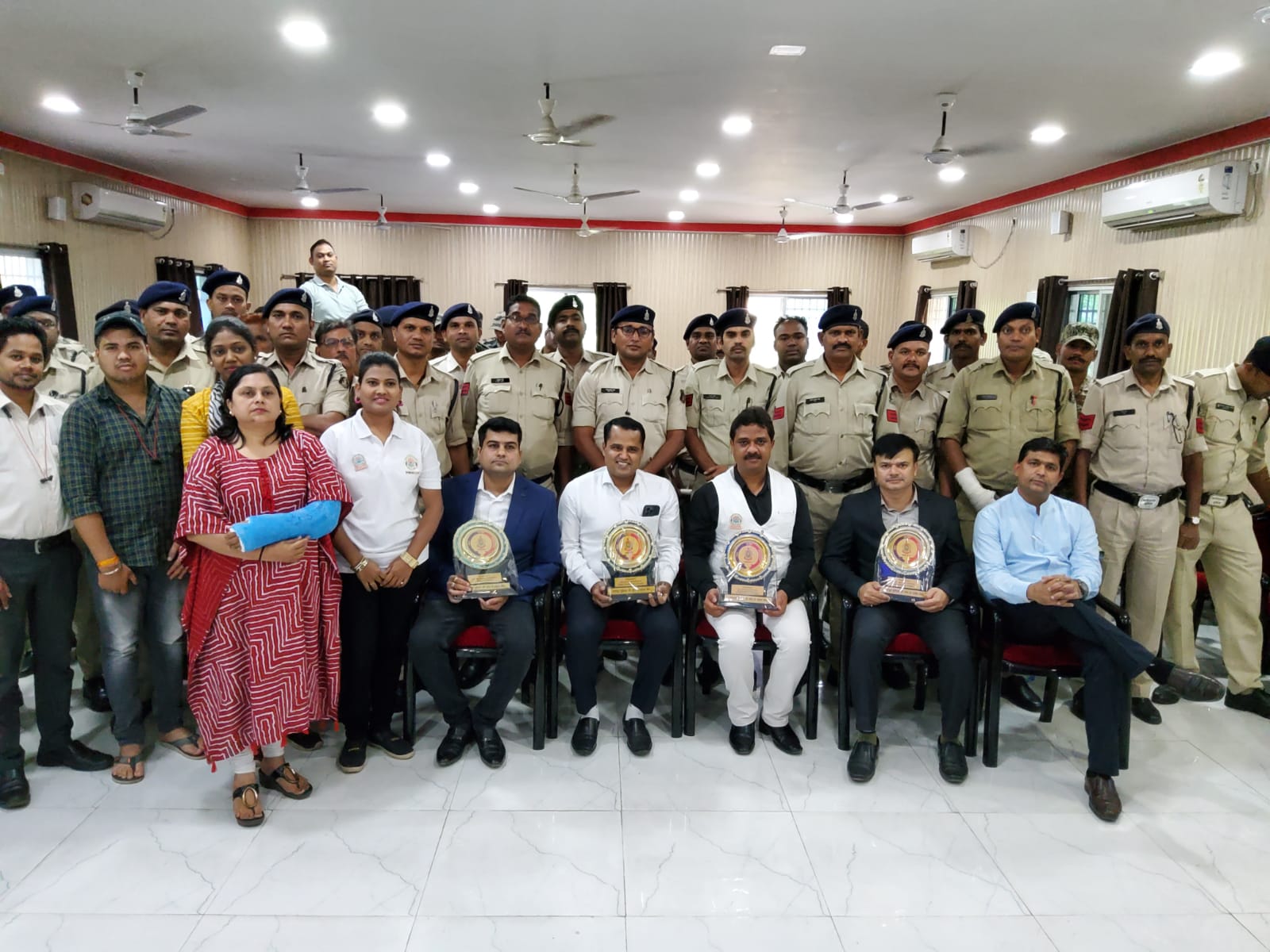 रायपुर पुलिस और सुरक्षित भवः फाउंडेशन ने आयोजित किया निःशुल्क स्वास्थ्य कैंप