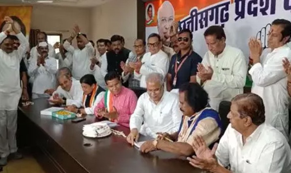  BREAKING NEWS : साय ने कांग्रेस का थामा हाथ... चुनावी साल में बड़ी जिम्मेदारी के आसार... कांग्रेस को फायदा या फिर नुकसान