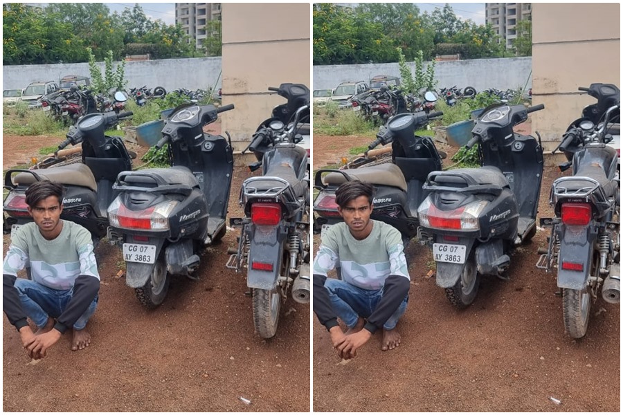 चोरी की तीन दोपहिया वाहन के साथ आरोपी फैजान खान गिरफ्तार, कबीर नगर के अलग-अलग स्थानों से पार किया था गाड़ी