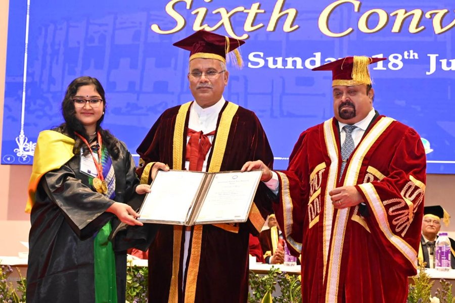 HNLU के दीक्षांत समारोह में शामिल हुए मुख्यमंत्री... 152 स्नातक, 55 स्नातकोत्तर को मिली डिग्री... दो को Ph.D सम्मान