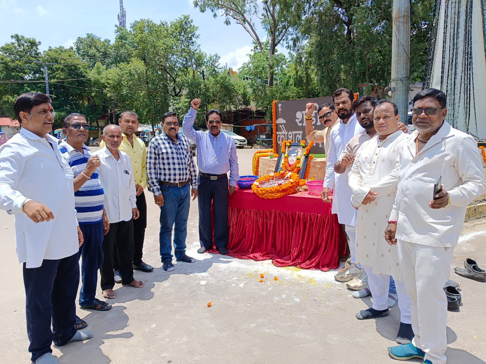 यादव समाज ने दी शहीद कौशल यादव को श्रद्धांजलि, निकाला कैंडल मार्च
