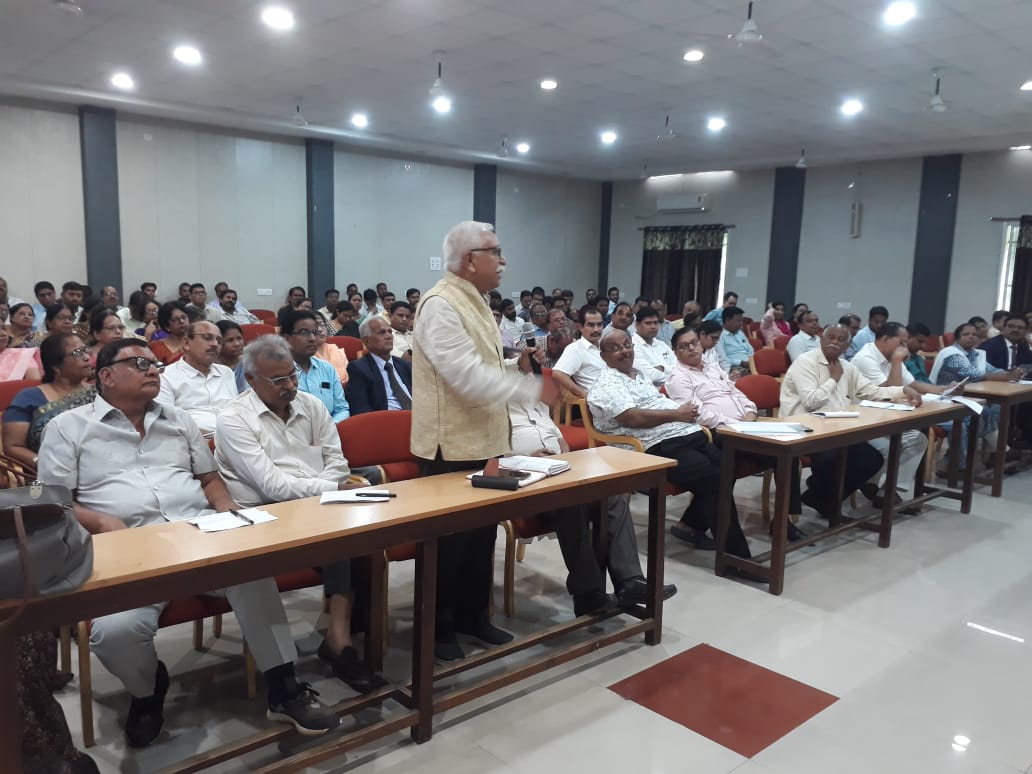 रविवि में हुई शासकीय और अशासकीय कालेजों के प्राचार्यों की बैठक....नये शिक्षण सत्र को लेकर हुई चर्चा