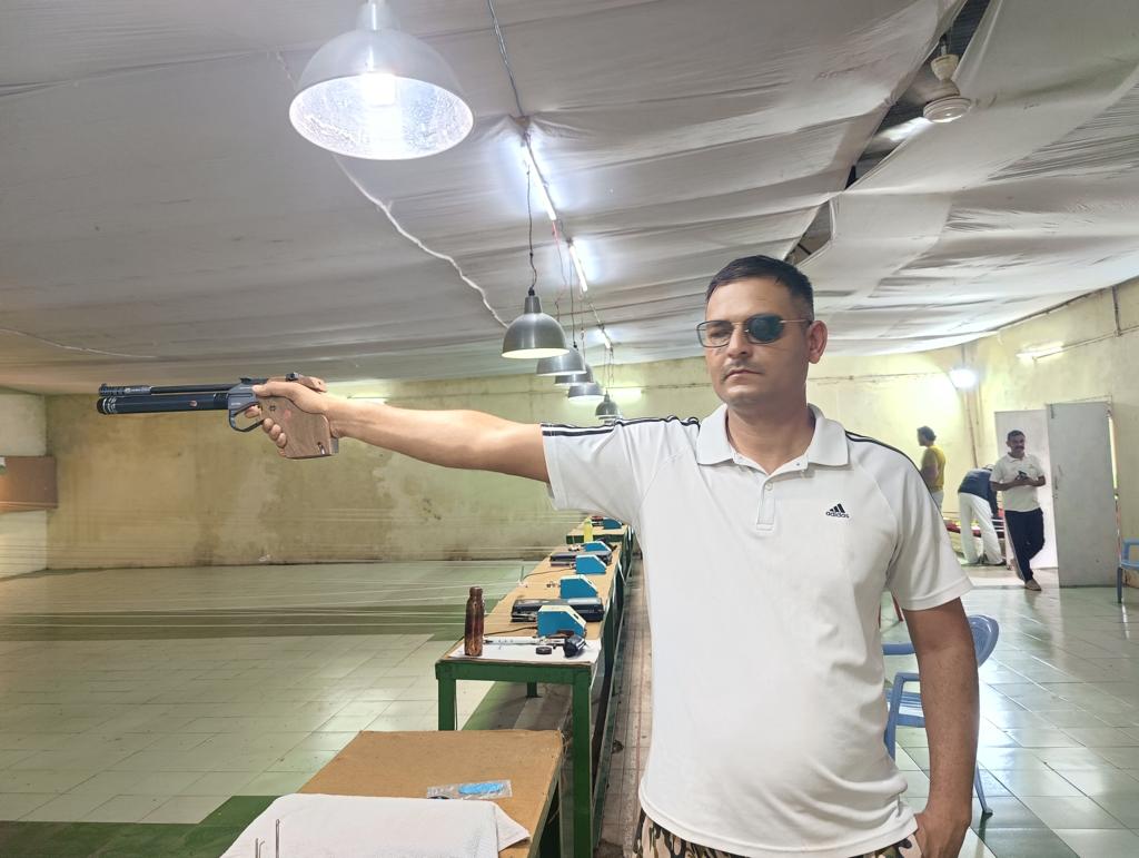 शूटिंग प्रतियोगिता में निरीक्षक वैभव ने जीता तीन गोल्ड मैडल