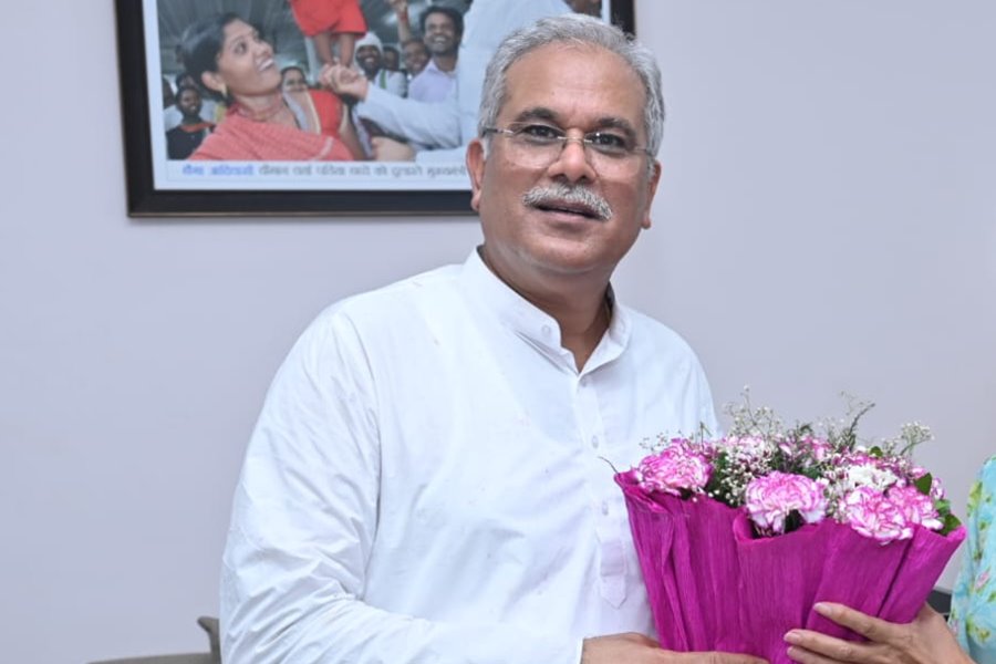 मुख्यमंत्री बघेल और मंत्री पटेल ने... चंद्रयान 3 की सफल लैंडिंग पर... इसरो और देशवासियों को बधाई दी