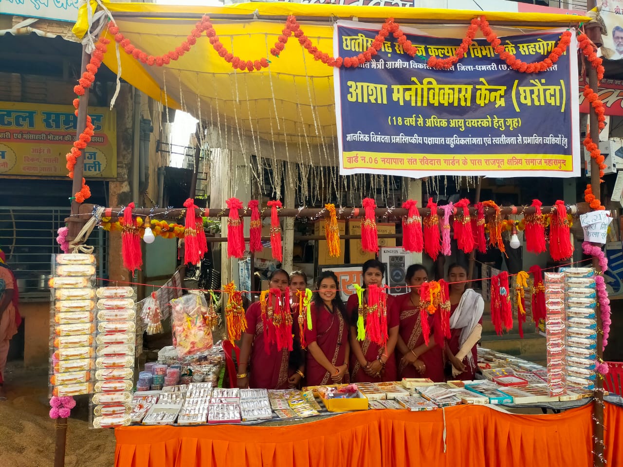 ये राखी है खास, घरौंदा के 20 दिव्यांग बना रहे हैं राखी, 5 रूपए से लेकर 100 रुपए तक की हैं राखियां