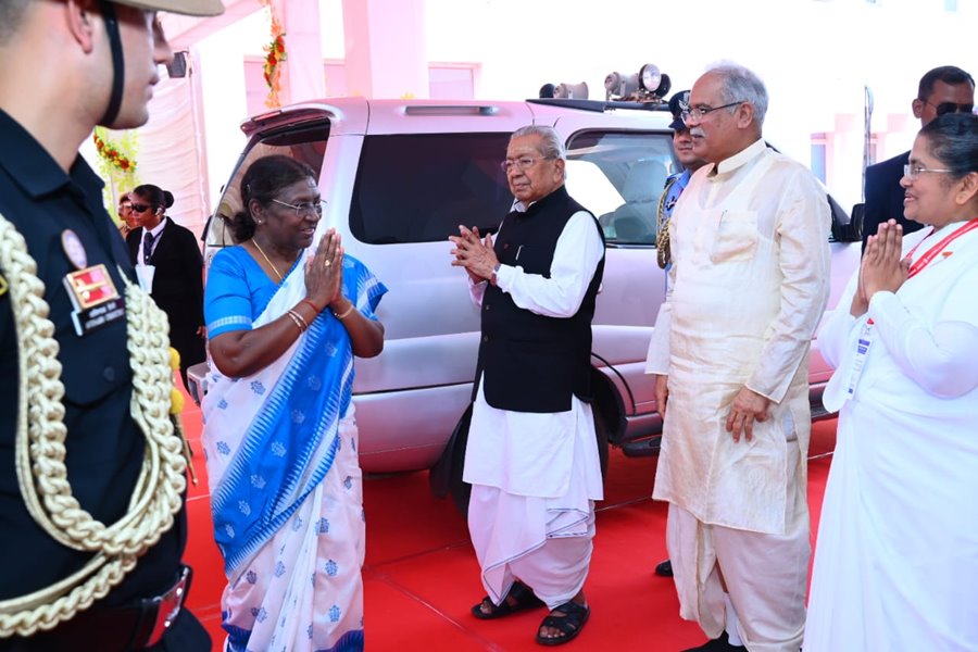 LIVE : शांति सरोवर पहुंचा राष्ट्रपति मुर्मू का काफिला... राज्यपाल और मुख्यमंत्री भी मौजूद... देखिए 