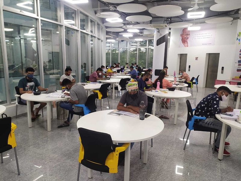 नालंदा परिसर की लाईब्रेरी के शुल्क में नहीं होगी बढ़ोतरी.... कलेक्टर की अध्यक्षता में हुई नालंदा परिसर प्रबंधन सोसायटी की बैठक