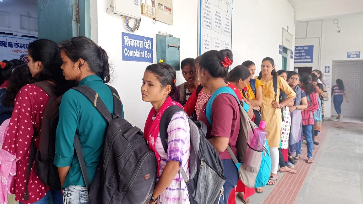 नवीन कन्या महाविद्यालय में लगा नेत्र परीक्षण शिविर... 200 से अधिक छात्राओं ने कराई जांच