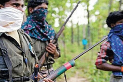 नक्सलियों ने जन अदालत लगाकर युवक को दी मौत की सजा, बैनर फेंककर लगाया आरोप