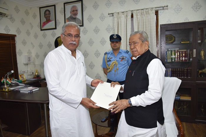 मुख्यमंत्री भूपेश बघेल ने राज्यपाल को सौंपा इस्तीफा, कहा- जनादेश हमें स्वीकार, हार की करेंगे समीक्षा