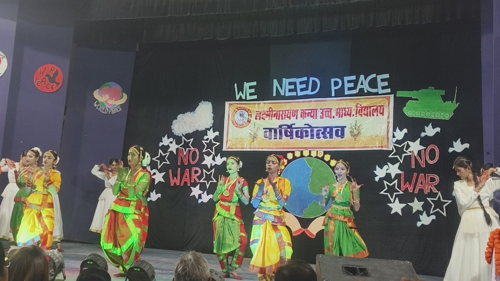 "युद्ध और शान्ति " थीम पर बच्चों ने मनाया वार्षिकोत्सव.. प्रस्तुति ने मोहा सभी का मन