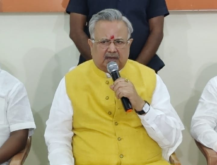  पूर्व मुख्यमंत्री डॉ. रमन सिंह ने दिया  पार्टी के राष्ट्रीय उपाध्यक्ष पद से इस्तीफ़ा