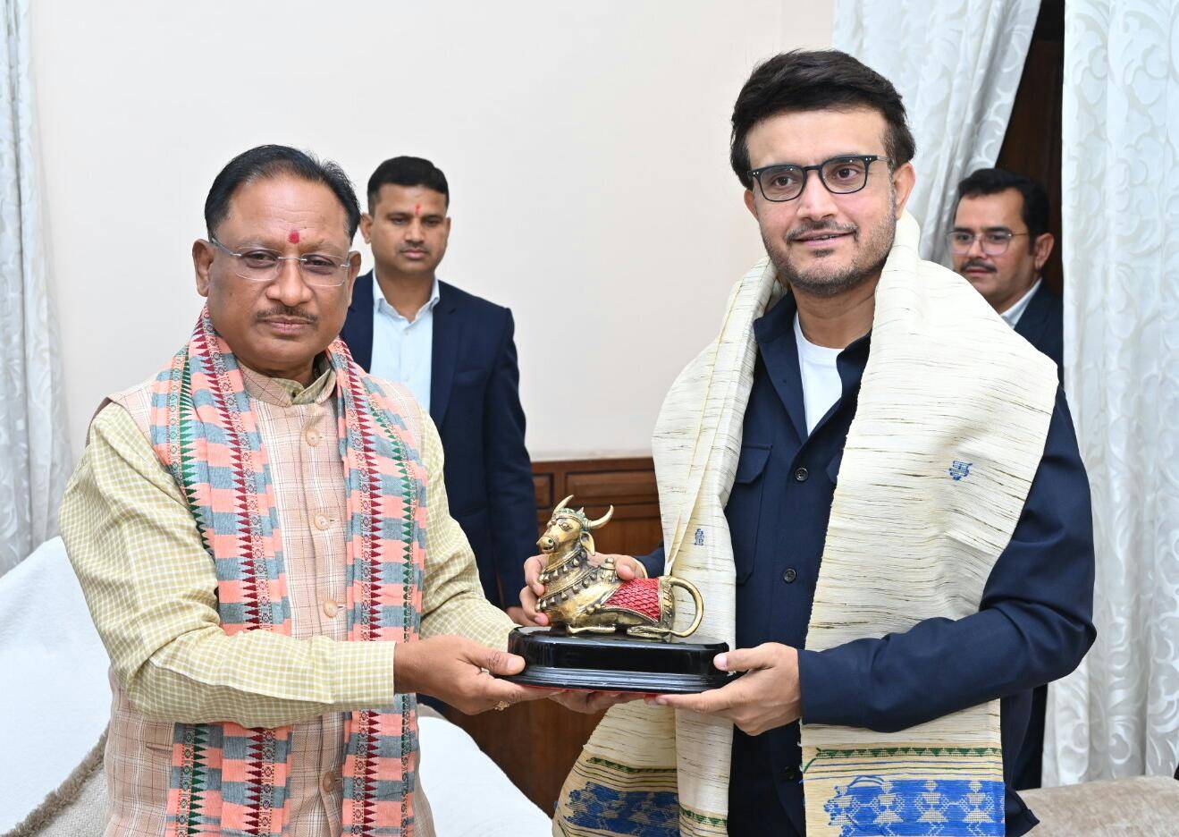 मुख्यमंत्री साय ने मिले भारतीय क्रिकेट टीम के पूर्व कप्तान सौरव गांगुली... कहा-  यहां का स्टेडियम बहुत अच्छा लगा