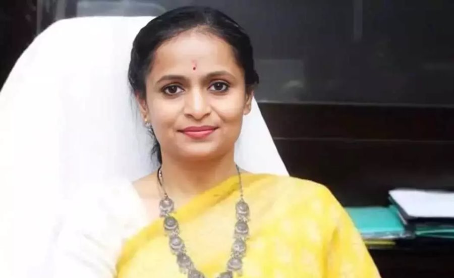 निलंबित IAS रानू साहू की जमानत पर फैसला सुरक्षित... MLA देवेंद्र यादव का पहले ही हो चुका निरस्त