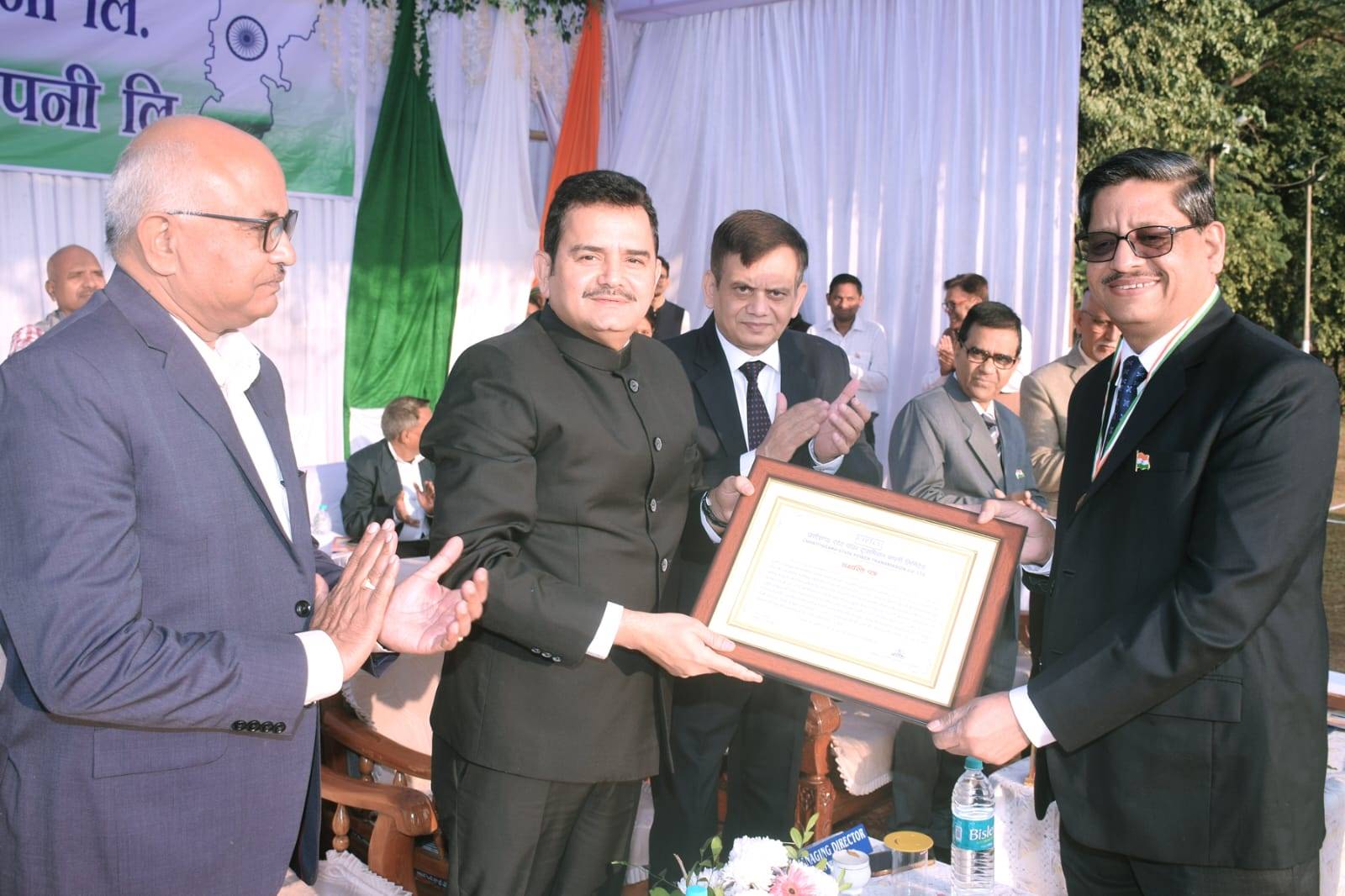 विद्युत कर्मियों को कठिन परिस्थितियों में बेहतर प्रदर्शन के लिए चेयरमेन ने किया पुरस्कृत