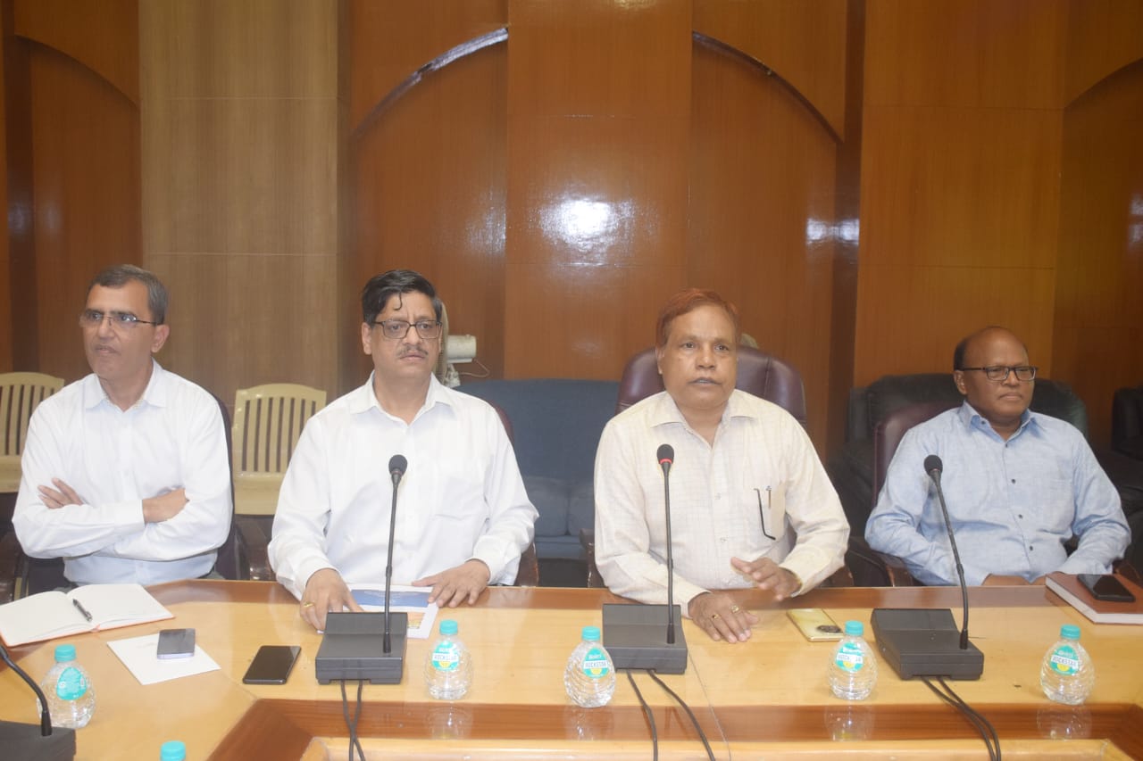 छत्तीसगढ़ स्टेट पाॅवर कंपनी की अंशदायी कैशलैस स्वास्थ्य योजना की समीक्षा बैठक