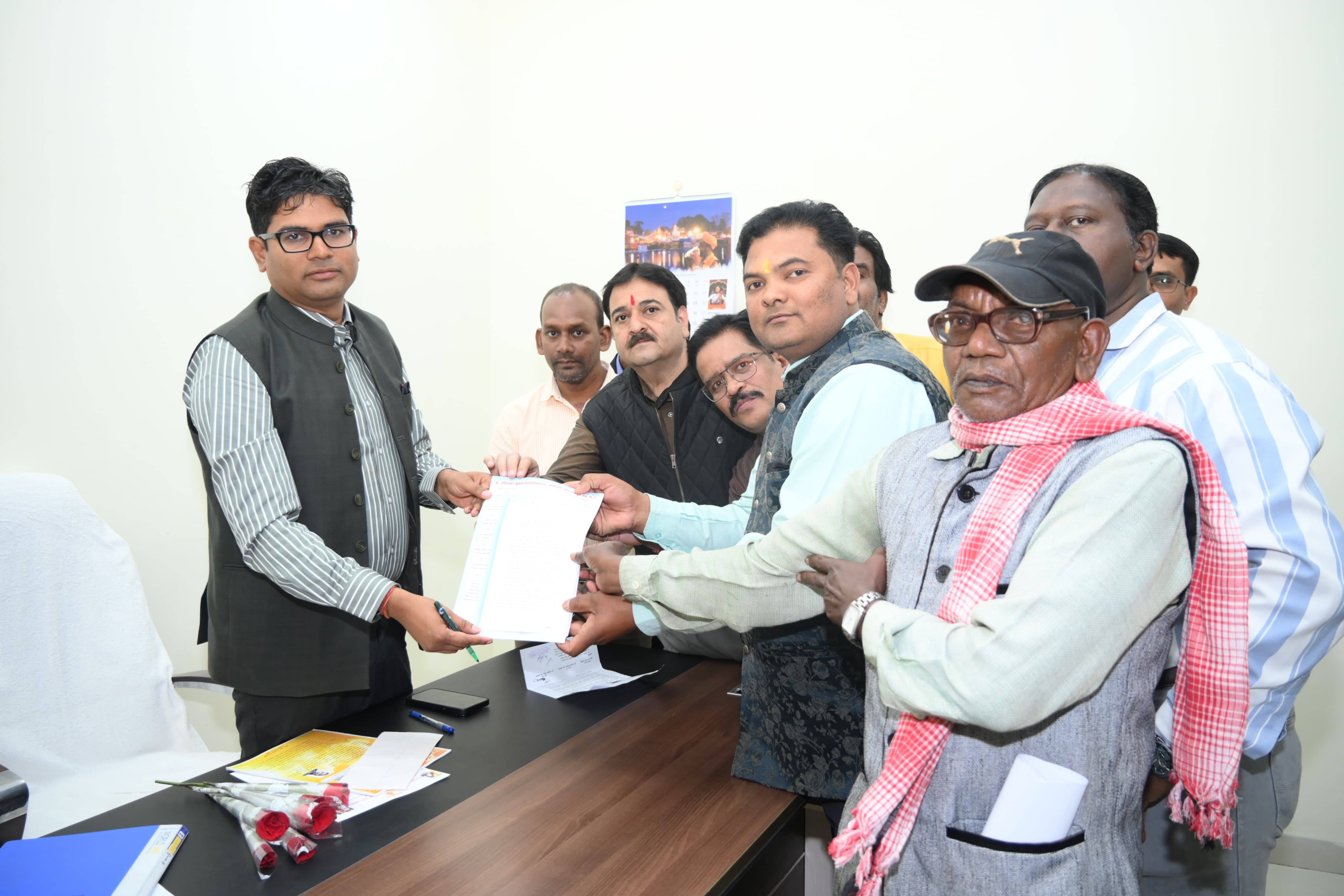 वित्त मंत्री से की कर्मचारी संघ ने मुलाकात... पुरानी पेंशन योजना लागू करने सौंपा ज्ञापन