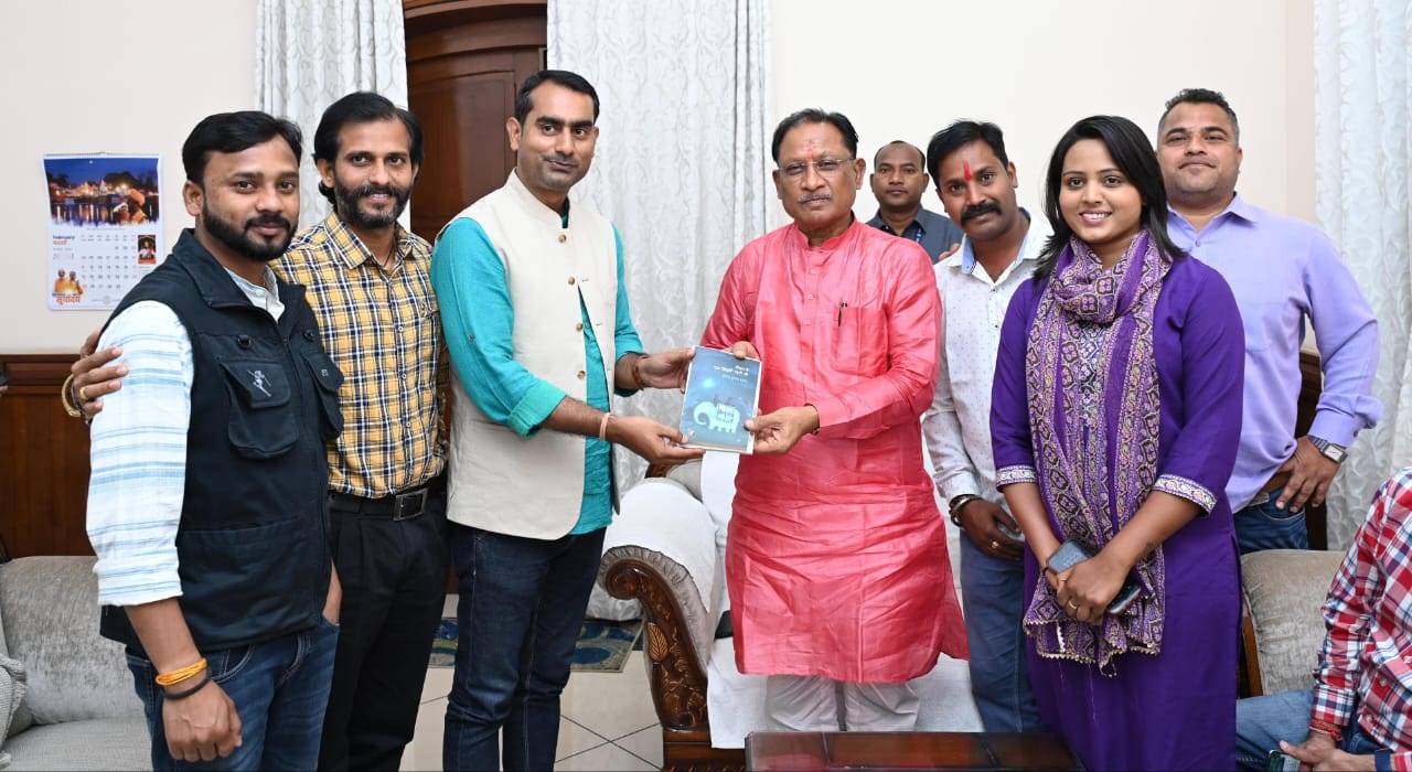  मुख्यमंत्री से मिले रायपुर प्रेस क्लब के नवनिर्वाचित पदाधिकारी... शपथ ग्रहण में शामिल होने किया आमंत्रित
