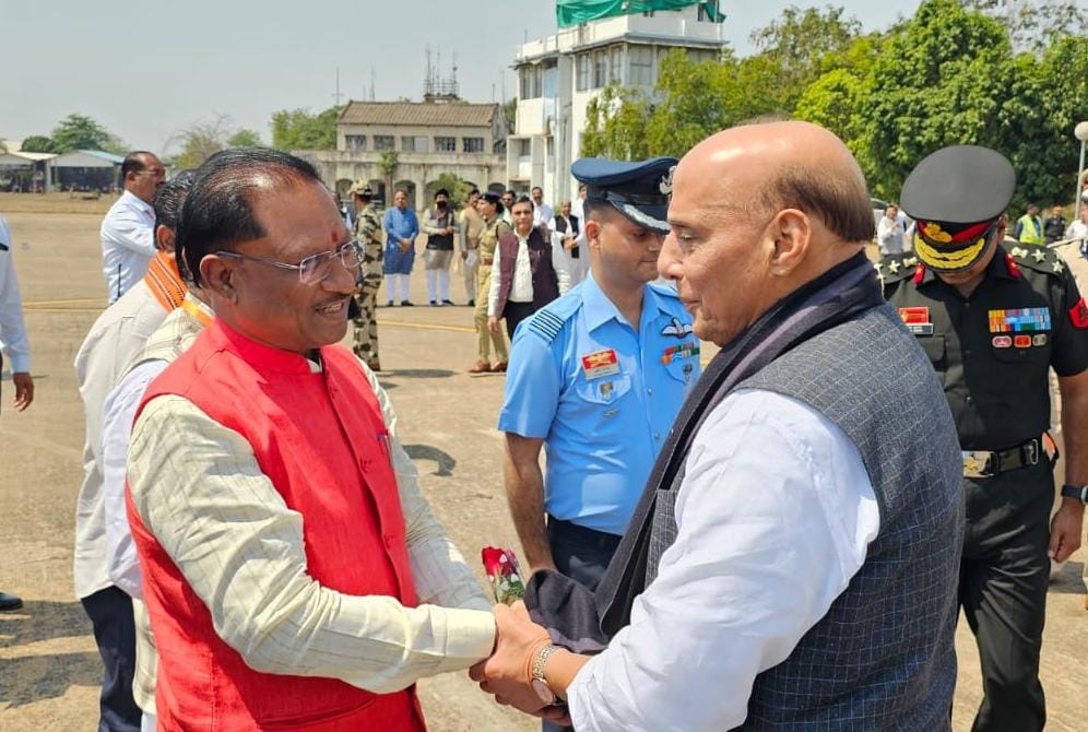 केंद्रीय रक्षा मंत्री राजनाथ सिंह आज राजधानी रायपुर में 