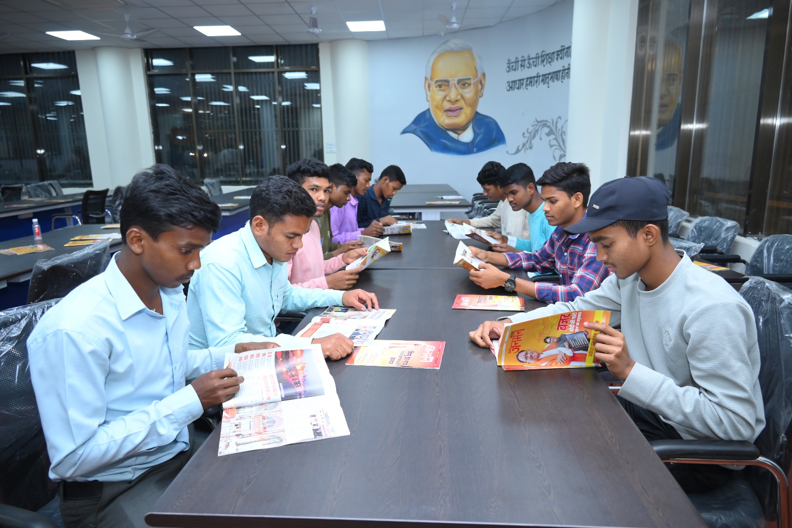 नालंदा के बाद अब तक्षशिला लाइब्रेरी बच्चों को समर्पित... सीएम ने की युवाओं से परिचर्चा