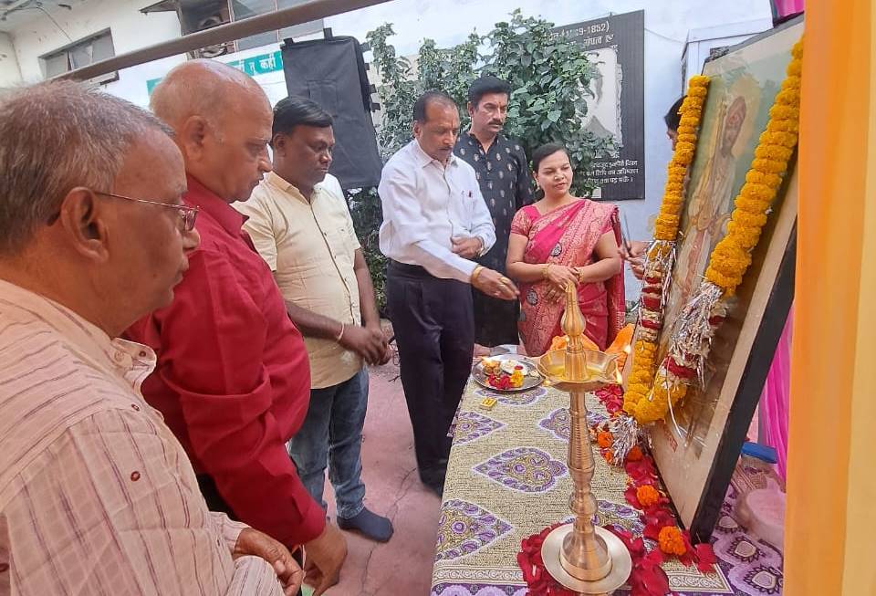  महाराष्ट्रीयन स्वर्णकार समाज ने किया संत शिरोमणि नरहरी महाराज का स्मरण