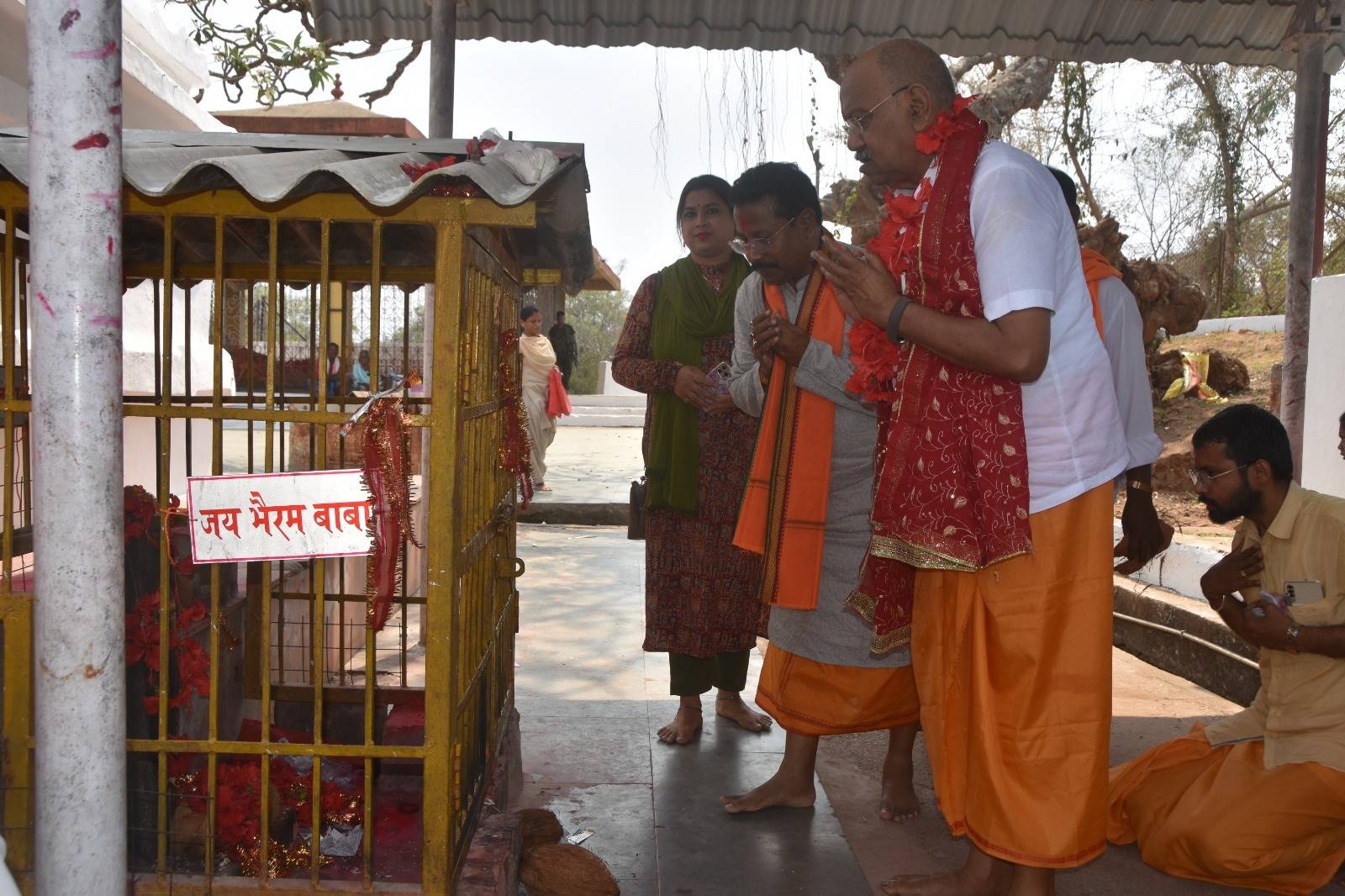 संस्कृति मंत्री पहुंचे दंतेवाड़ा... की मां दंतेश्वरी देवी की पूजा-अर्चना