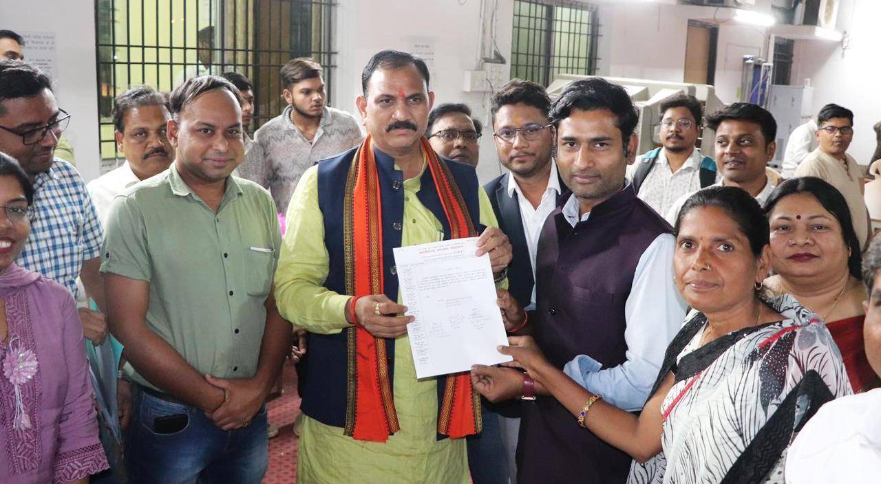 स्वास्थ्य विभाग के बर्खास्त 5 हजार कर्मी बहाल... 25 हजार को मिला रूका हुआ वेतन