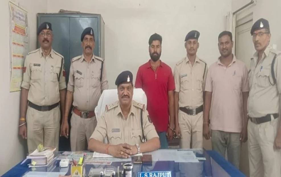 रेलवे स्टेशन में जीआरपी ने पकड़ा 10 लाख रुपये से अधिक का गांजा.. चार तस्कर गिरफ्तार
