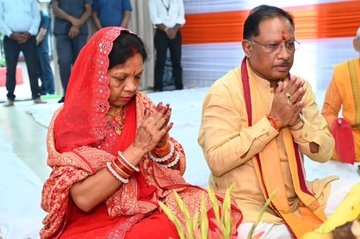 सीएम हाउस में मनाया गया हनुमान प्रकटोत्सव.. मुख्यमंत्री ने परिवार के साथ की पूजा-अर्चना