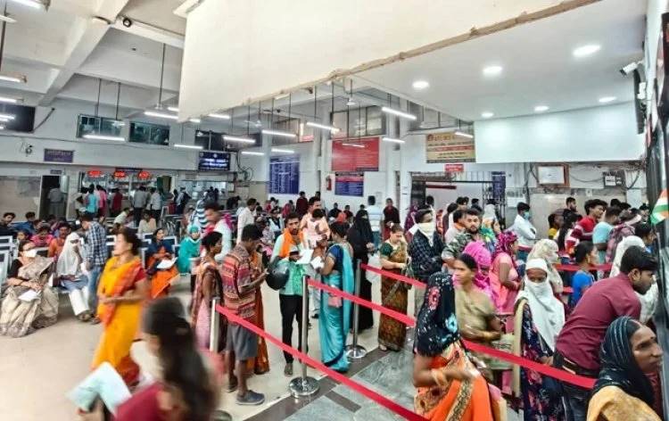 गर्मी की सर्दी-जुकाम से अस्पतालों में लग रही भीड़... अस्पतालों में भीड़