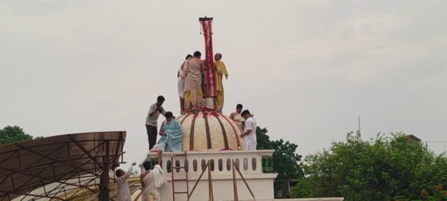 ऋषभदेव जिनालय व दादाबाड़ी शिखर पर वार्षिक ध्वजारोहण सम्पन्न