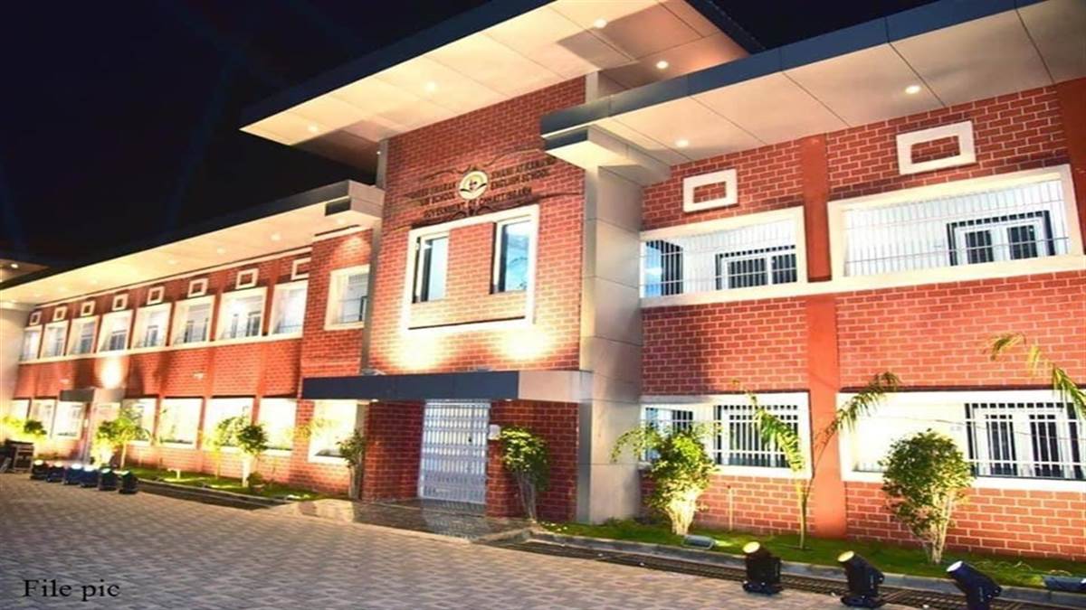 स्वामी आत्मानंद स्कूलों के संविदा कर्मियों के लिए अच्छी खबर...  अब सीधे सरकार से मिलेगा वेतन