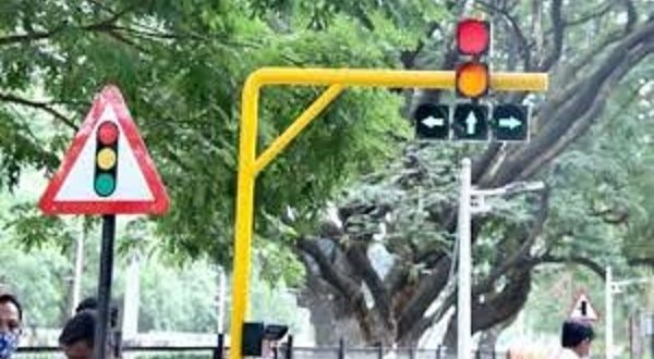 ट्रैफिक सिग्नल दोपहर 12 से शाम 4 बजे तक यलो ही रहेगा, भीषण गर्मी को देखते हुए प्रशासन का निर्णय 