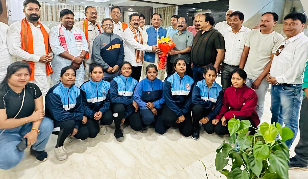  नई दिल्ली में छत्तीसगढ़ जूनियर पावर लिफ्टर्स से मुख्यमंत्री की मुलाकात