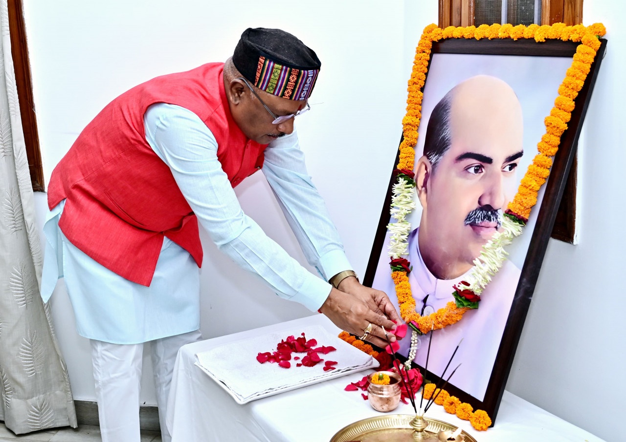 मुख्यमंत्री विष्णु देव साय ने डॉ. श्यामा प्रसाद मुखर्जी की पुण्यतिथि पर उन्हें नमन किया  
