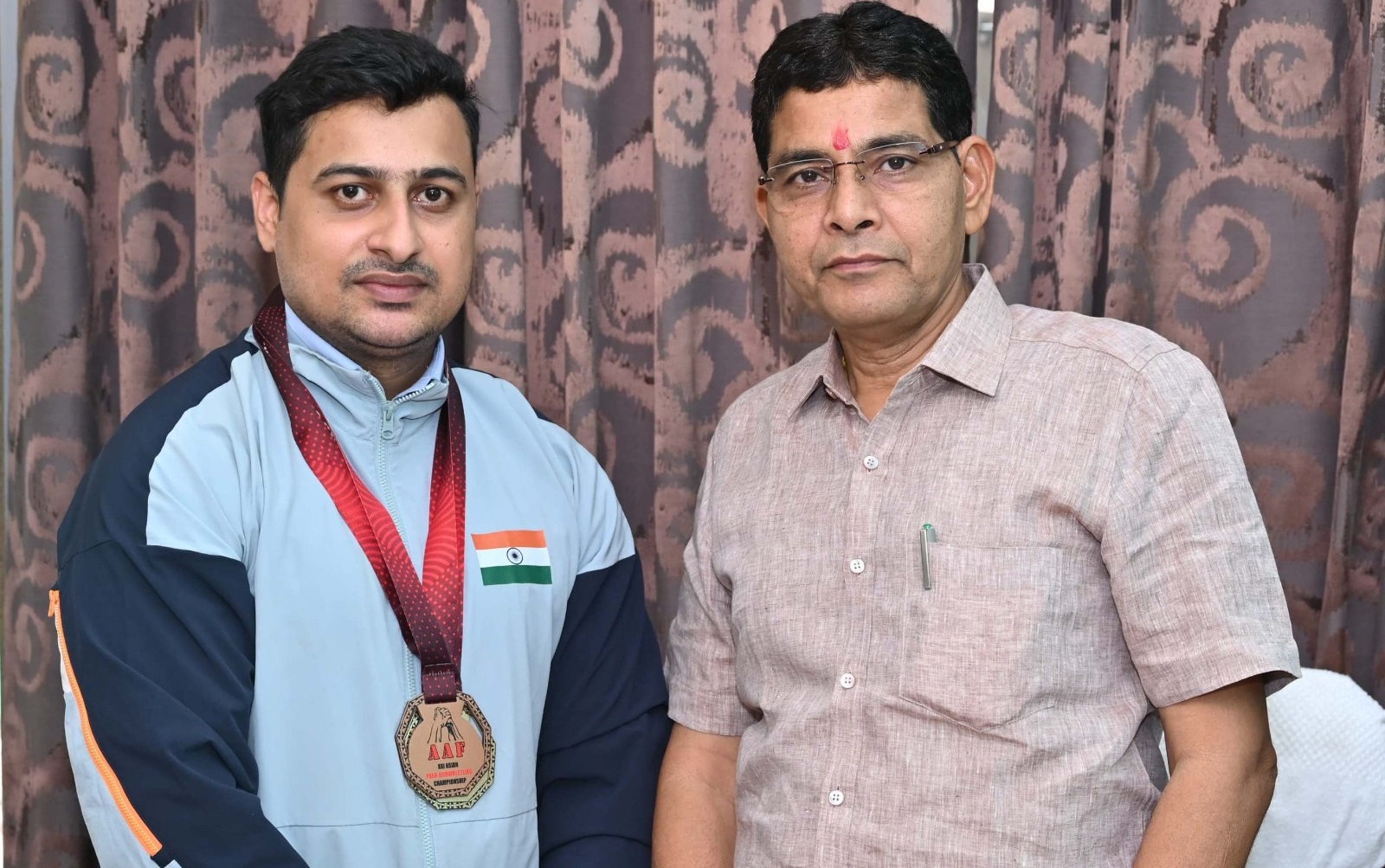 श्रीमंत झा ने पैरा आर्म रेसलिंग में विदेशों में लहराया परचम... हाथों में केवल 4 उंगलियां पर नहीं मानी हार