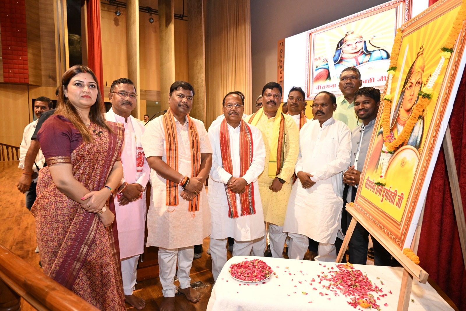 जनजातीय गौरव के प्रतीक वीरांगना रानी दुर्गावती से प्रेरणा लेकर समाज को आगे बढ़ाएं: मंत्री नेताम