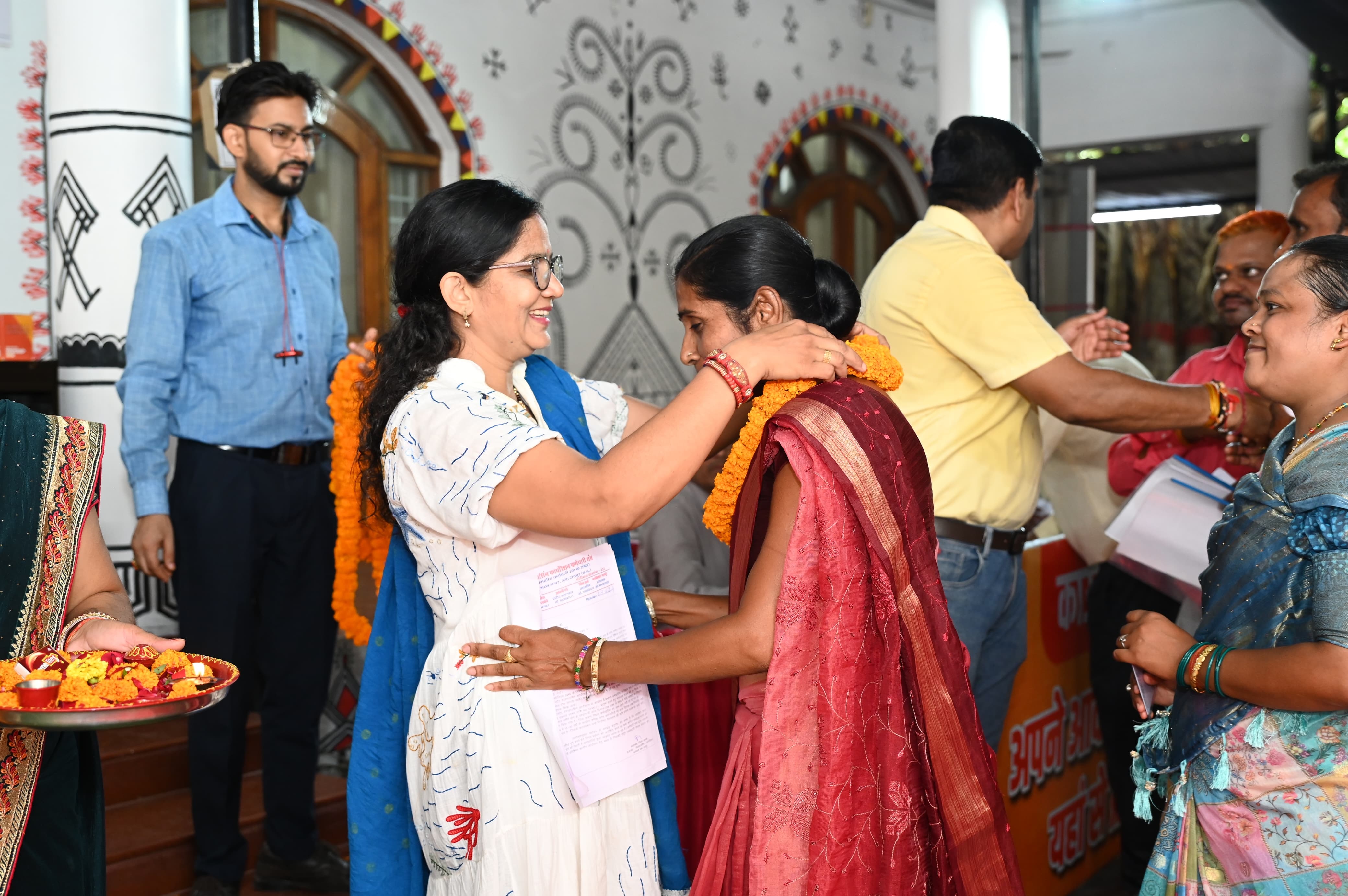 अतिथि देवो भवः की परंपरा निभाते हुए सीएम जनदर्शन में पहुंचे आवेदकों का स्वागत