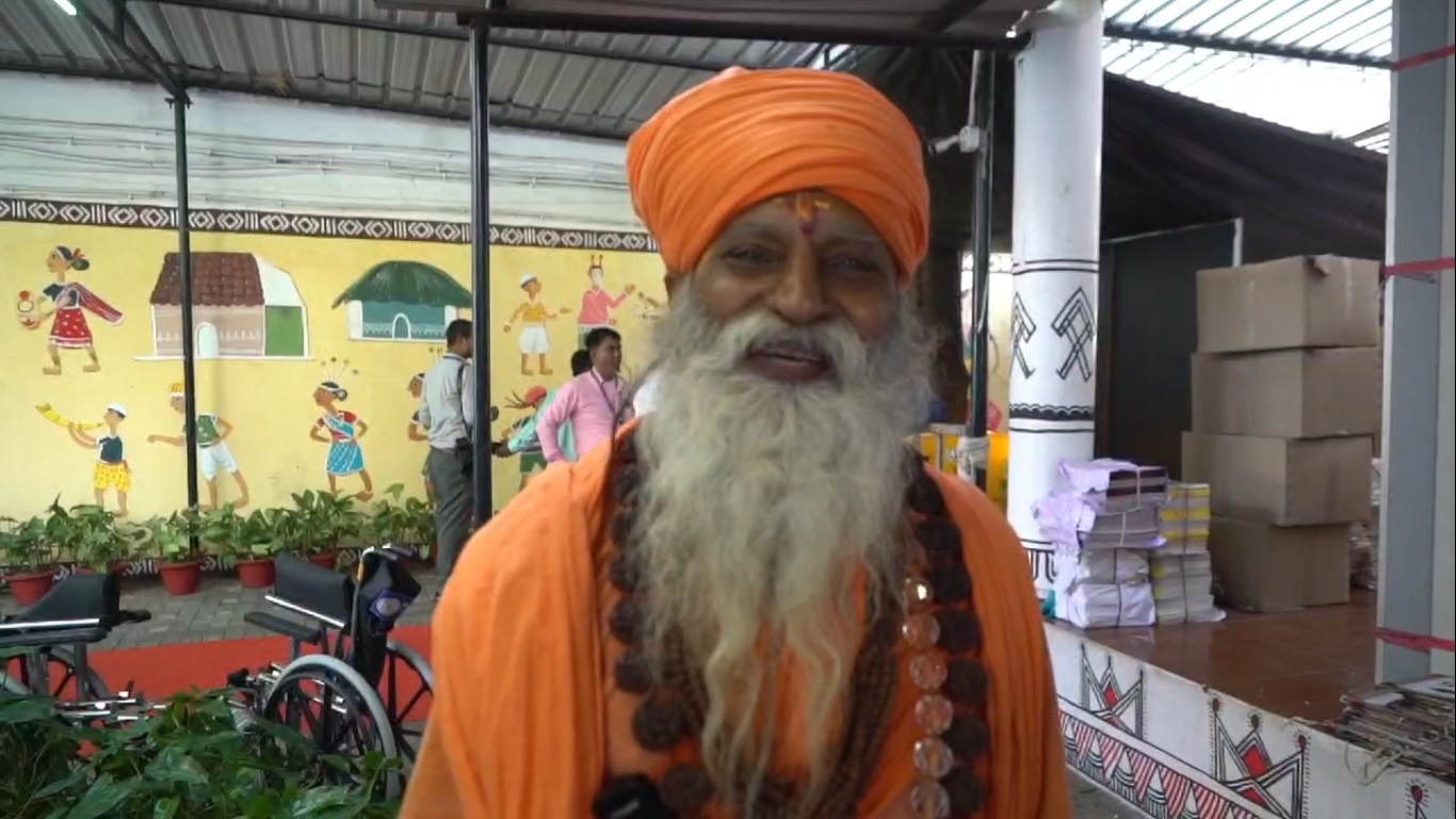 राजधानी रायपुर पहुंचे महंत स्वामी अनुसुइया दास...  मुख्यमंत्री जनदर्शन की व्यवस्था देखकर हुए गदगद