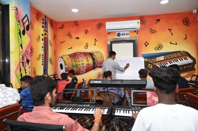 मार्च में शुभारंभ हुए : कला केन्द्र से निखर रही है हर आयु वर्ग के कलाकारों की कला