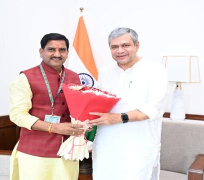 कोविड के समय से बन्द स्टॉपेज को चालू करने के लिए : रेलमंत्री से मिले केंद्रीय राज्यमंत्री तोखन साहू