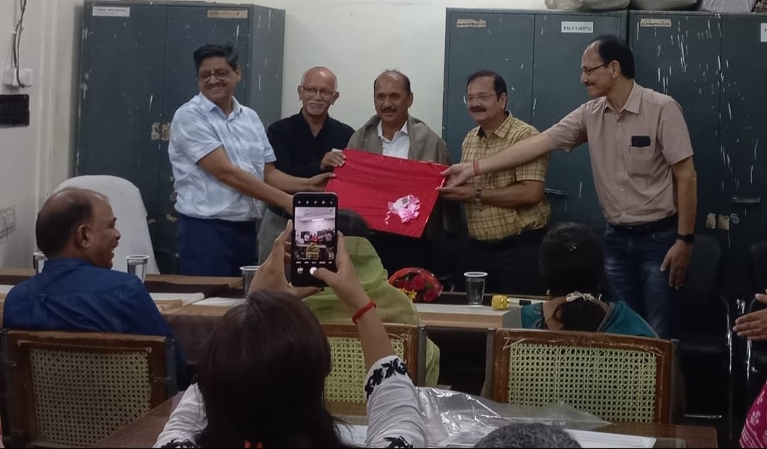  पाॅवर कंपनी के औद्योगिक संबंध एवं वित्त विभाग से अधिकारी-कर्मचारियों की विदाई