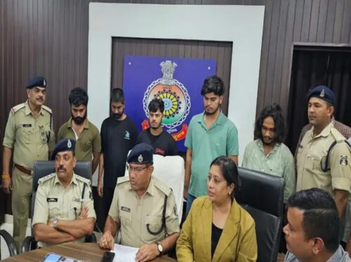 हवाला कारोबारी के ठिकाने पर पुलिस की रेड... मौके से बरामद हुए 80 लाख रुपये
