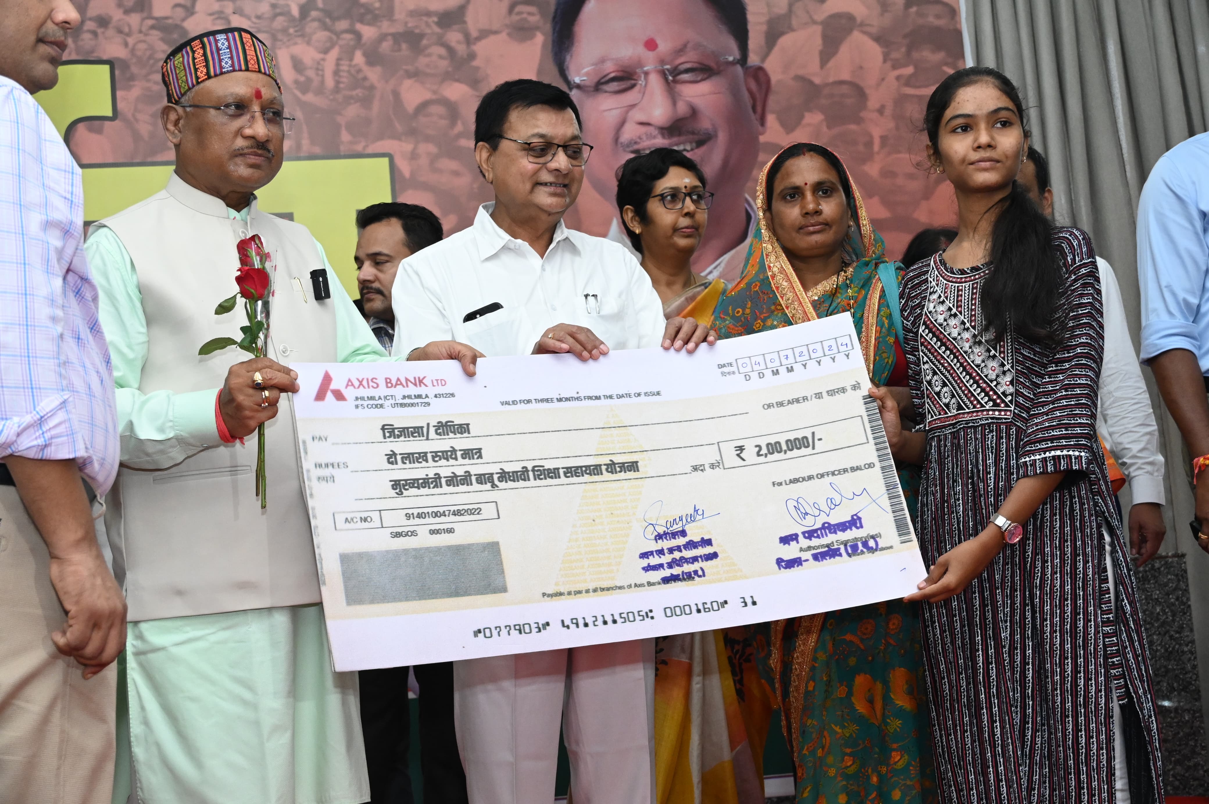  मुख्यमंत्री ने निर्माणी श्रमिकों के मेधावी बच्चों को दी 26 लाख रूपए की प्रोत्साहन राशि 