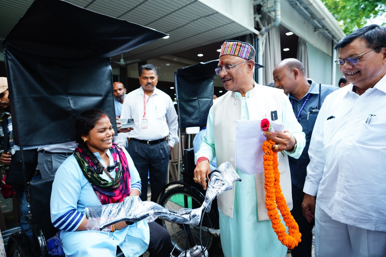 जनदर्शनः दिव्यांगता कमजोरी नही, मन के हौसले से जीवन की उड़ान
