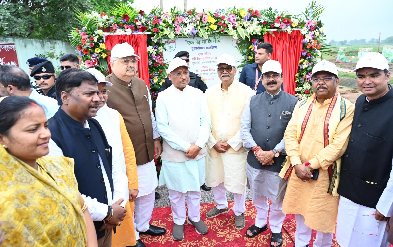  &lsquo;एक पेड़ मां के नाम&rsquo; अभियान के तहत विधानसभा आवासीय परिसर में रोपे गए पौधे